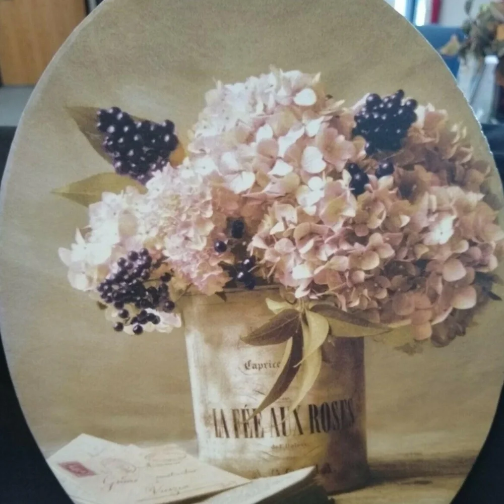 Rare Collectable 2004 Oval Hat Box by Cristin Atria Excellent Condition